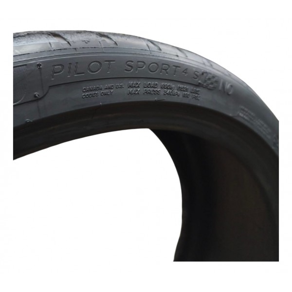 Pneu Michelin Aro 20 245/35 Zr20 95y Xl Pilot Sport 4 S Mo1 A1