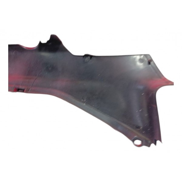 Tampa Lateral Direita Vermelha Crypton T105 Detalhe