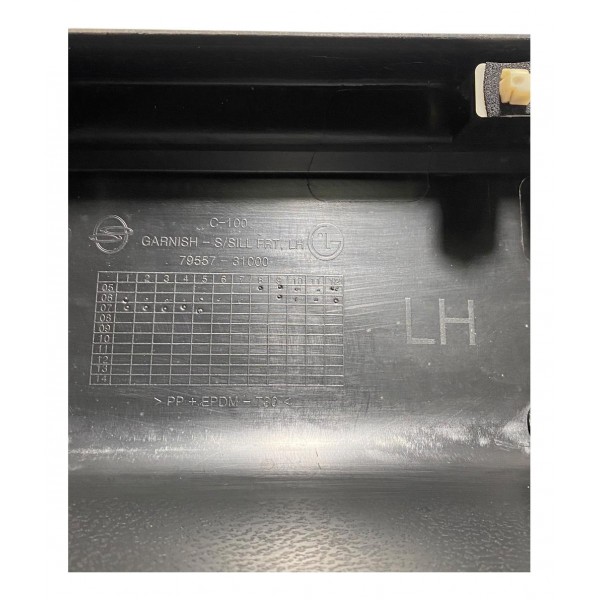 Soleira Da Porta Dianteira Kyron Esquerdo 2009 7955731000 Preto