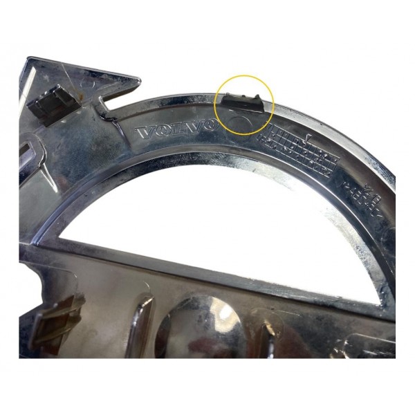 Emblema Grade Volvo Xc60 Dianteira Original 2010 31383030