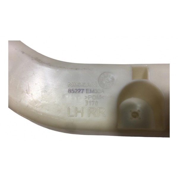 Guia Parachoque Nissan Tiida Traseiro 2003 2007 85227em30a